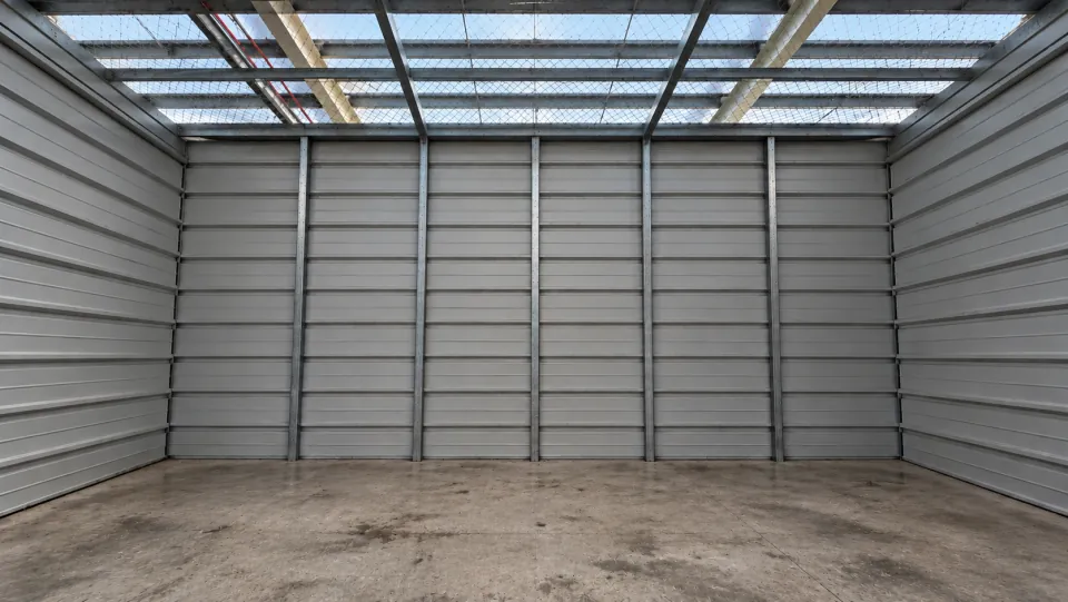 Self-Storage 10' × 7', interior illustration